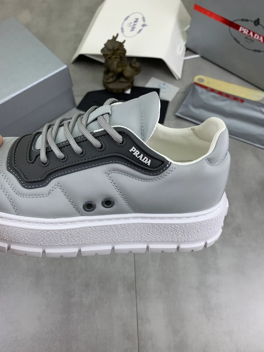 Men's men's shoes 💰P580💰 [New style] popular models are on the official website, 🆘 Trendy brand (Prada) mainly promotes popular models, avant-garde and versatile fashionable men's shoes private version mold opening, cowhide surface splicing 1:1.. Fashionable and simple, original imported cowhide lining cowhide feet; the atmosphere and personality are more fashionable, eye-catching and pursuing class. It will subvert the old idea and be a must-have for fashionistas with you! Must keep it for yourself! Tall and comfortable, large and low, high-end quality workmanship. Number of yards: 38-45 4️⃣optional.